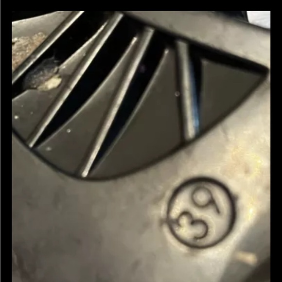 Chanel Pearl CC Logo Jelly PVC Thong Sandals - Amputee Right Foot Only 39/9 US - Picture 5 of 5